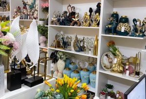 Gửi đồ decor, quà lưu niệm sang Pháp