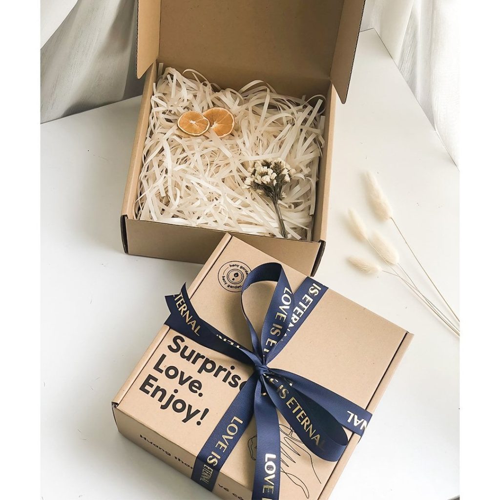 Gửi hộp dựng quà